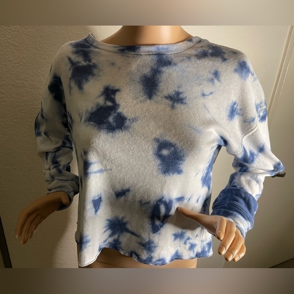 SPLENDID | NWT Blue Tie Dye Round Neck Long Sleeve Cropped Sweatshirt Size S - Picture 6 of 8